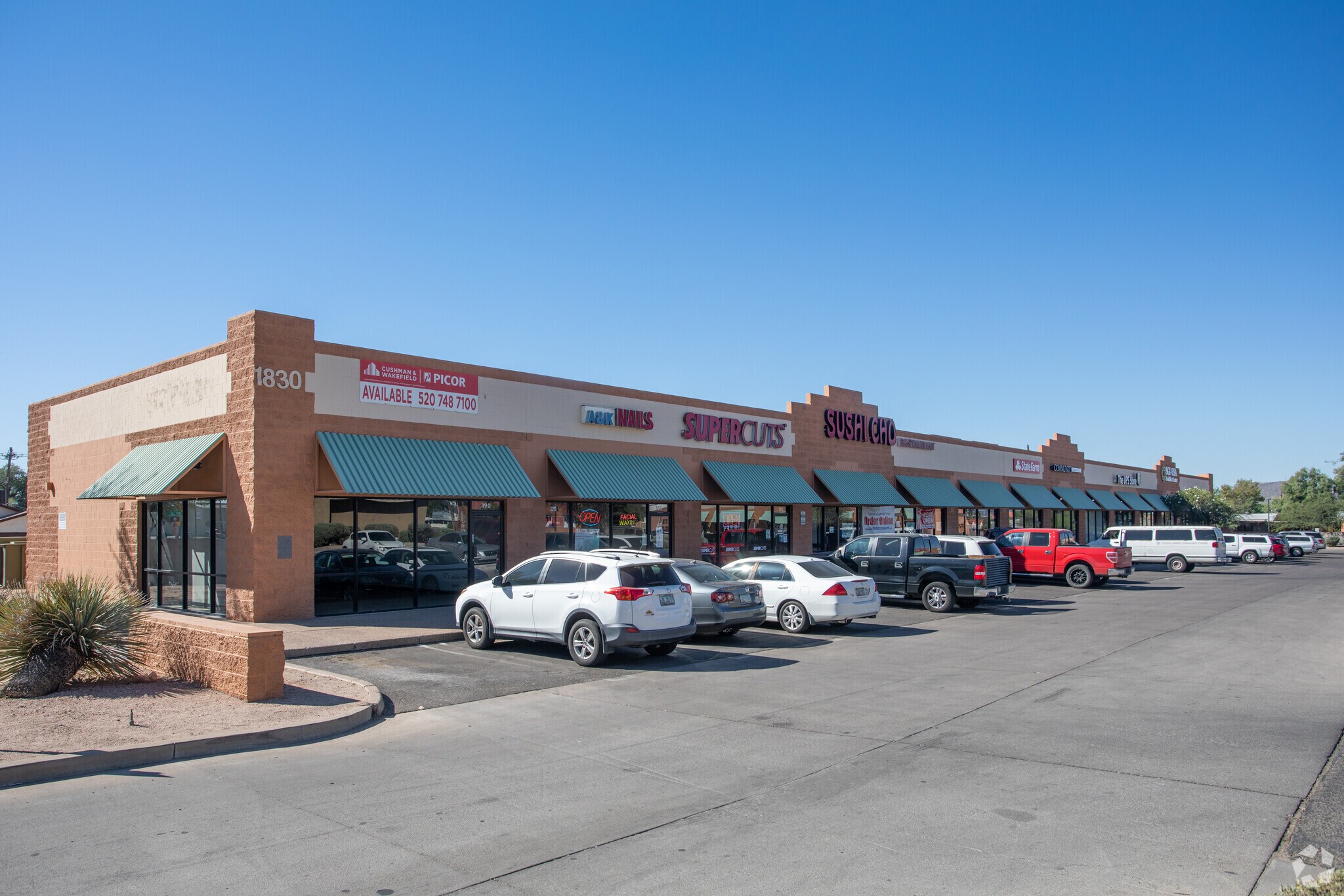 1830 E Broadway Blvd, Tucson, AZ à louer Photo principale– Image 1 sur 5