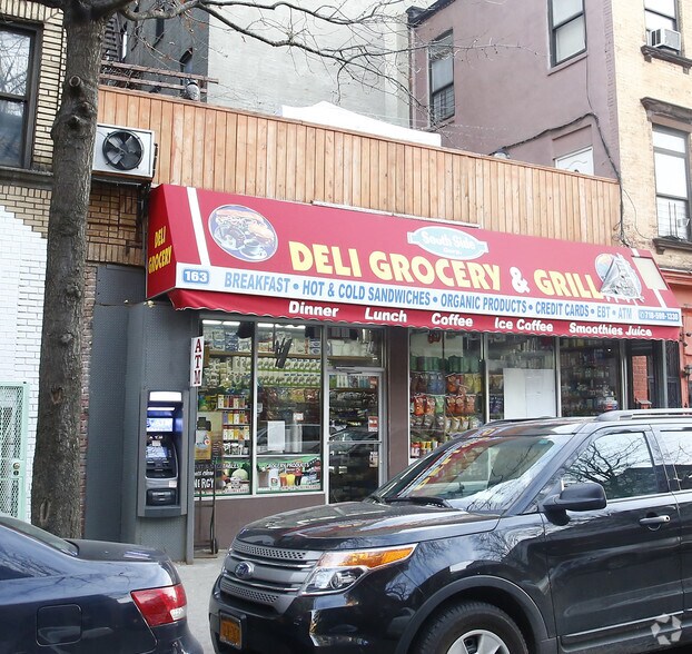 788 Driggs Ave, Brooklyn, NY à louer - Photo de l’immeuble – Image 3 sur 8