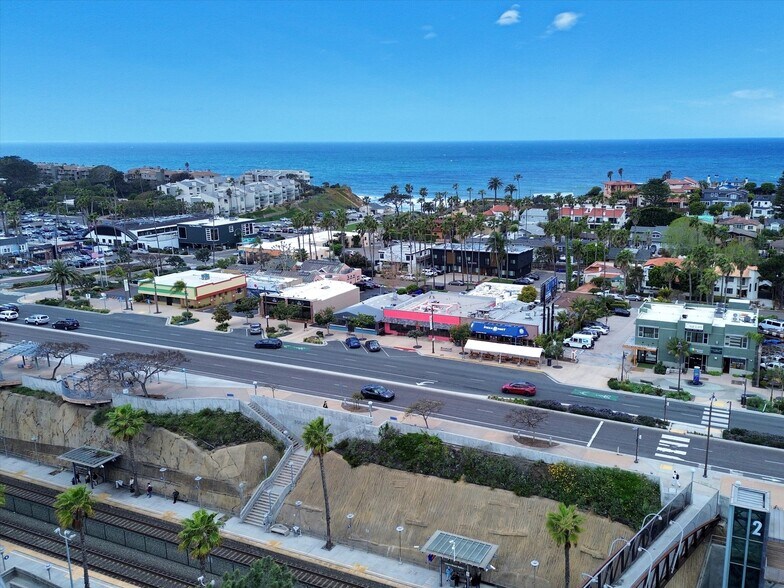 127-129 N Highway 101, Solana Beach, CA à vendre - Aérien – Image 2 sur 7