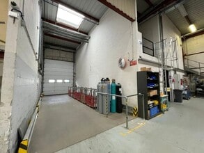 697 Rue Fourny, Buc à louer Photo intérieure– Image 1 sur 4