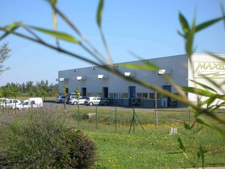 Local d’activités dans Carbonne à louer - Photo de l’immeuble – Image 1 sur 2