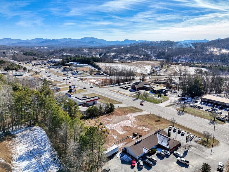 0.80 acre US Hwy 64, Hayesville, NC à vendre - Photo de l’immeuble – Image 2 sur 20