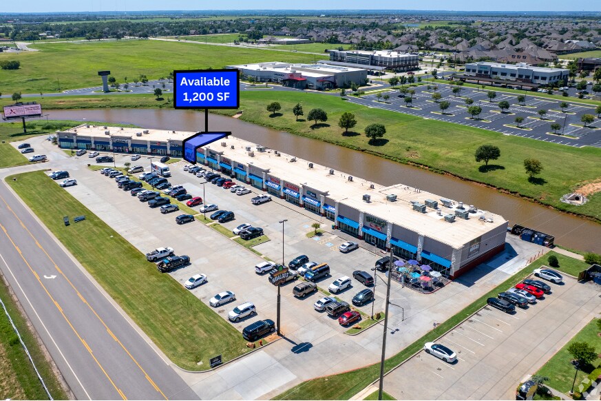 2713-2745 S I-35 Service Rd, Moore, OK à louer - Photo de l’immeuble – Image 2 sur 6