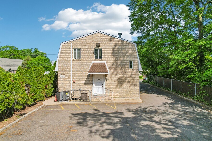 1530 Saint Georges Ave, Rahway, NJ à vendre - Photo de l’immeuble – Image 3 sur 24