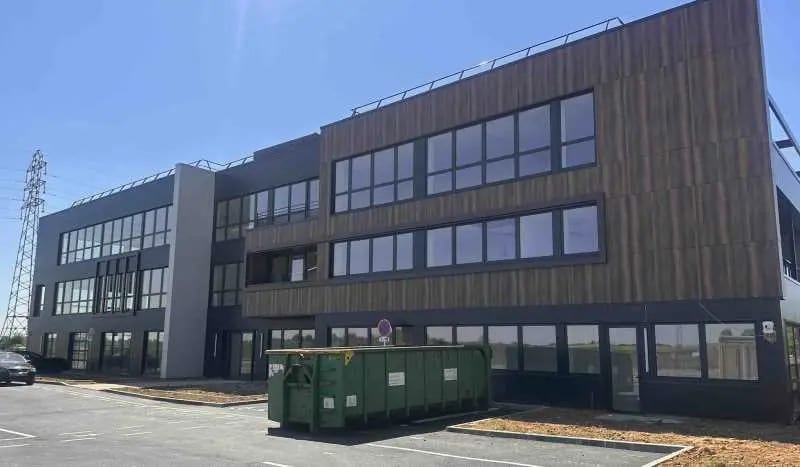 Bureau dans Saint-Martin-du-Vivier à vendre - Photo de l’immeuble – Image 3 sur 8