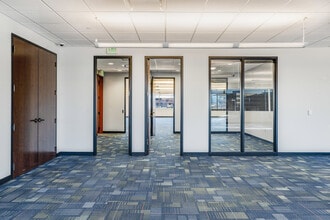 10000 Innovation Dr, Wauwatosa, WI à louer Photo intérieure– Image 2 sur 14