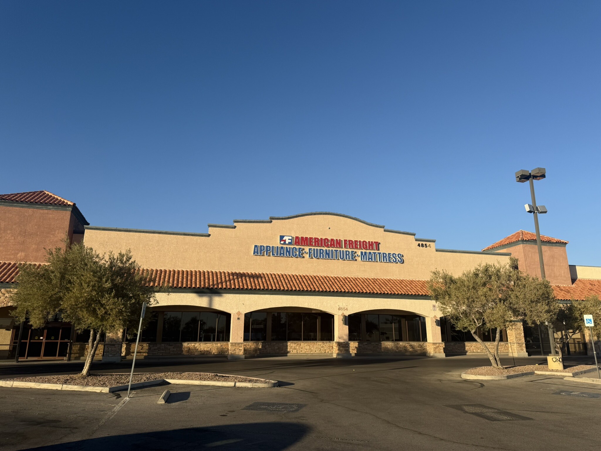 4854 W Lone Mountain Rd, Las Vegas, NV à louer Photo de l’immeuble– Image 1 sur 35