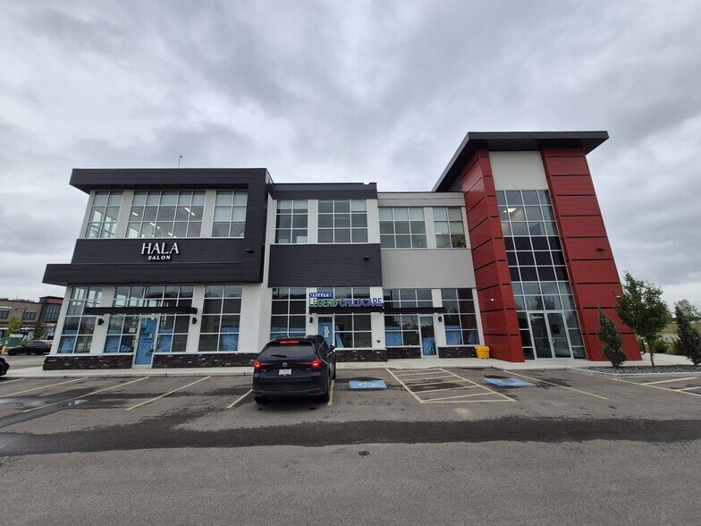 470 Mistatim Way NW, Edmonton, AB à louer - Photo de l’immeuble – Image 1 sur 11