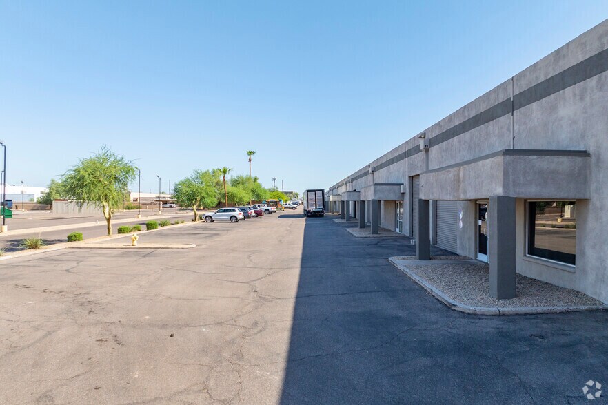 1826 W Broadway Rd, Mesa, AZ à louer - Photo de l’immeuble – Image 3 sur 7