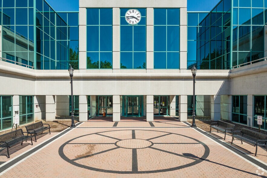 100 Passaic Ave, Fairfield, NJ à louer - Photo de l’immeuble – Image 3 sur 6