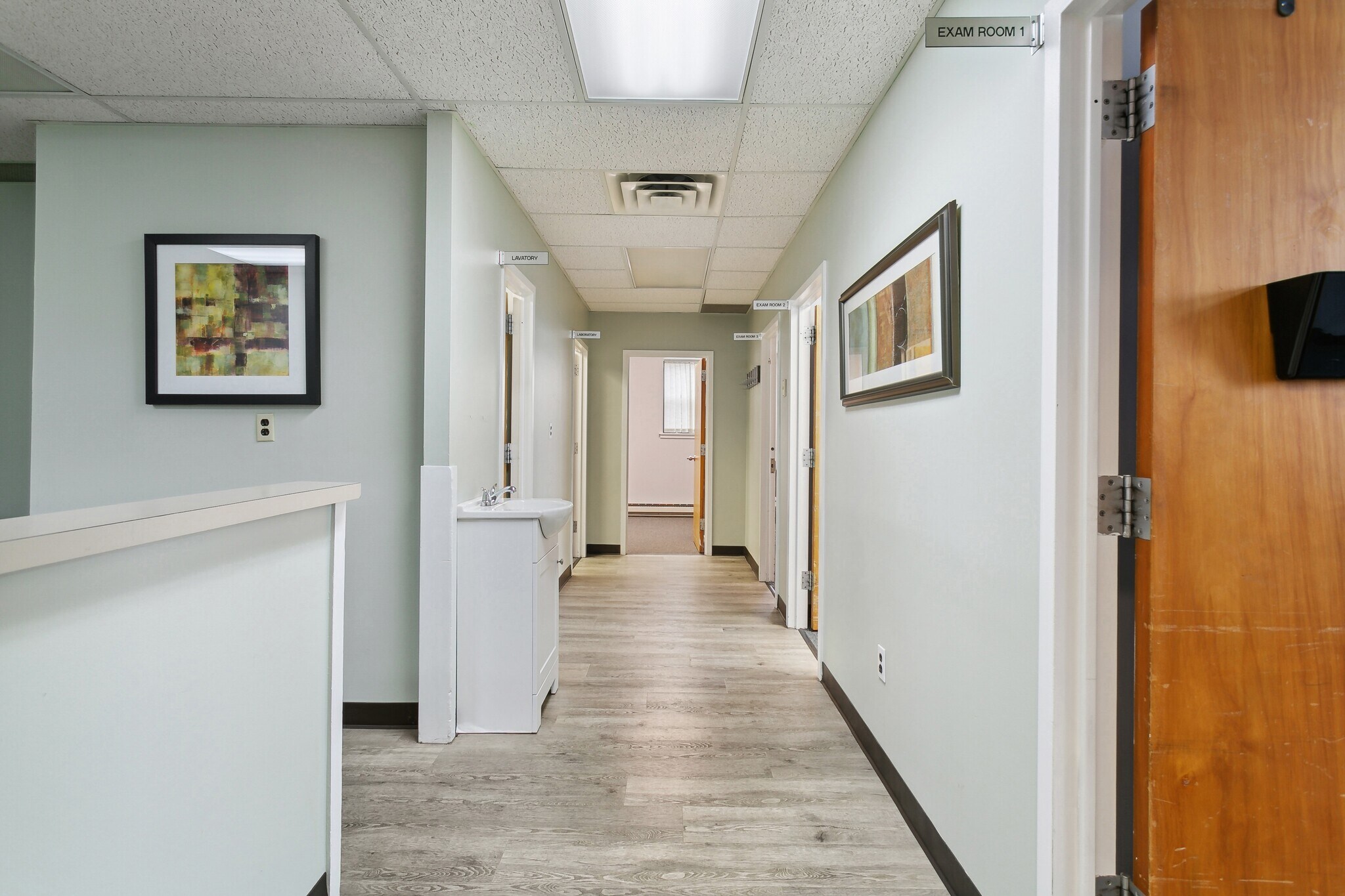 211 Essex St, Hackensack, NJ à louer Photo principale– Image 1 sur 33