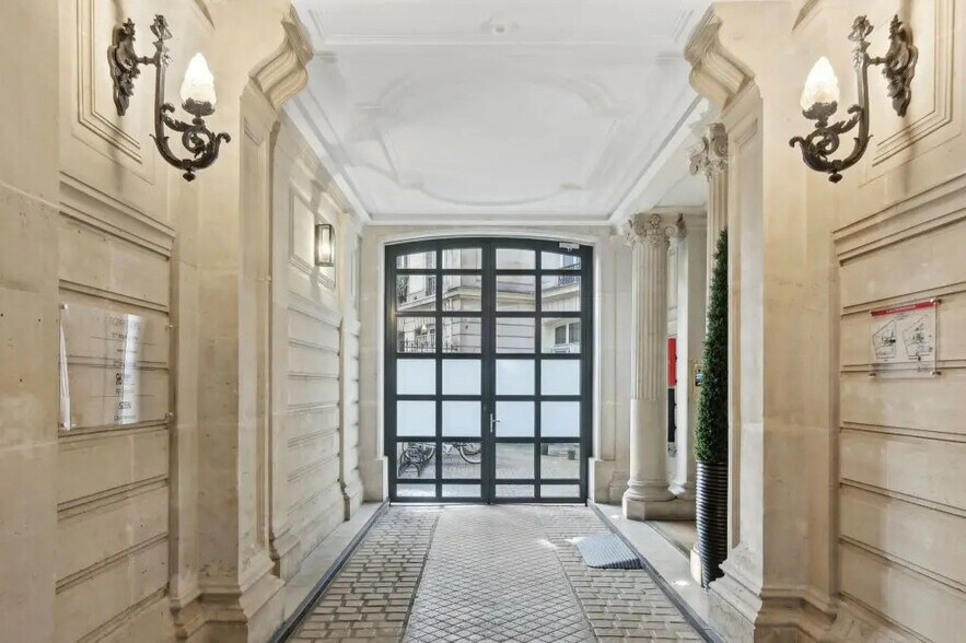 2 Avenue De Messine, Paris à louer - Photo de l’immeuble – Image 2 sur 12