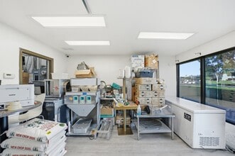 17961 Sky Park Cir, Irvine, CA à louer Photo intérieure– Image 2 sur 23