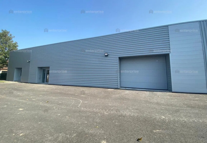 Local d’activités dans Douai à louer - Photo de l’immeuble – Image 3 sur 5