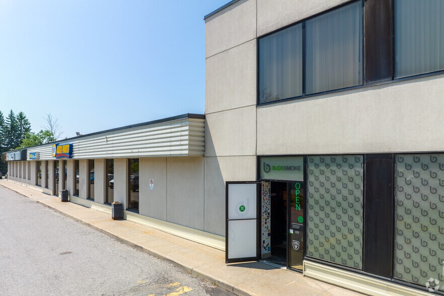 940 Brock Rd, Pickering, ON à louer - Photo de l’immeuble – Image 3 sur 5