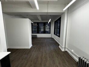 325 W 38th St, New York, NY à louer Photo de l’immeuble– Image 1 sur 8