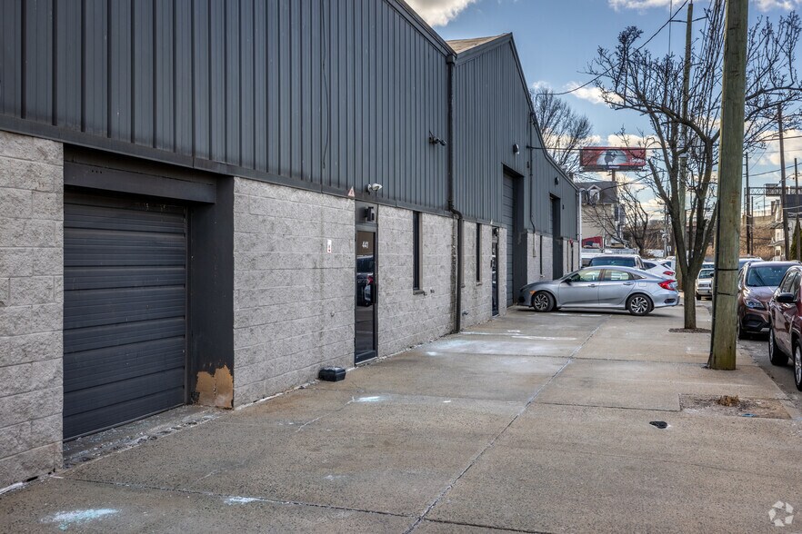 429-449 Schiller St, Elizabeth, NJ à louer - Photo de l’immeuble – Image 3 sur 5