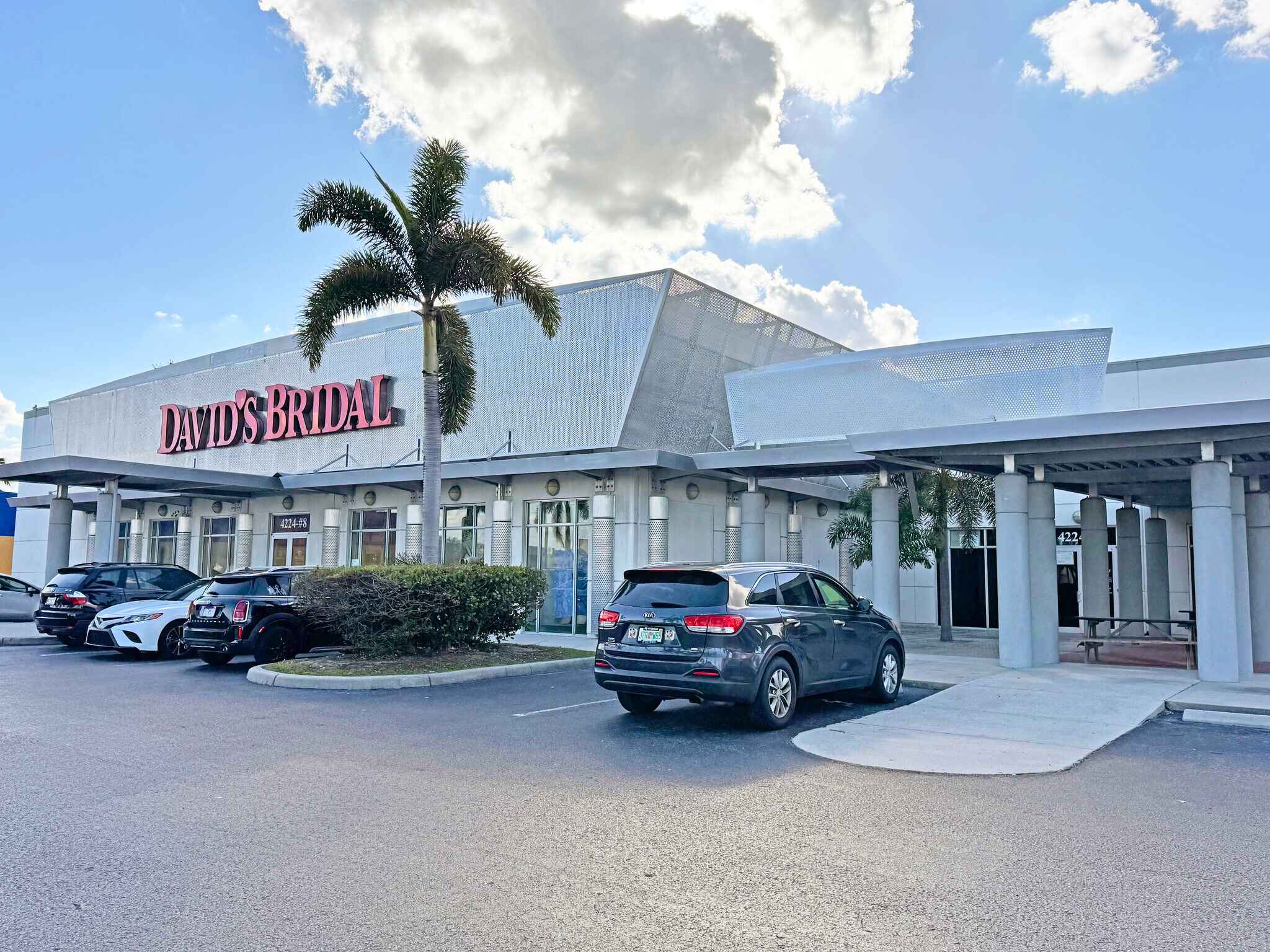4224 S Cleveland Ave, Fort Myers, FL à louer Photo de l’immeuble– Image 1 sur 5