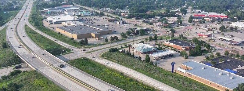 999 W Winneconne Ave, Neenah, WI à louer - Photo de l’immeuble – Image 2 sur 13