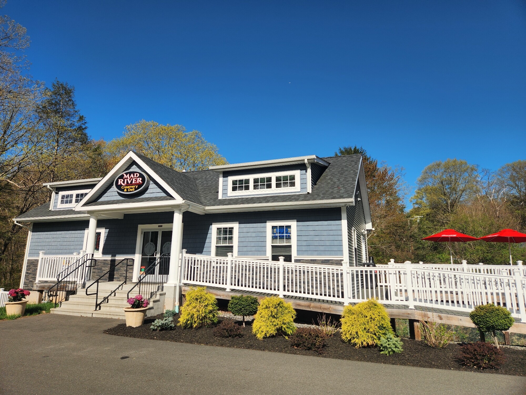 605 Wolcott Rd, Wolcott, CT à vendre Photo de l’immeuble– Image 1 sur 31