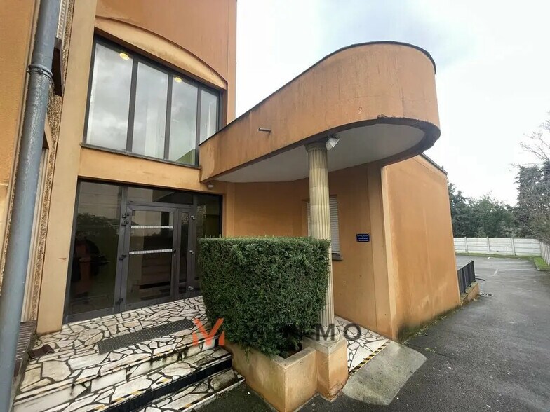 Bureau dans Les Mureaux à louer - Photo de l’immeuble – Image 3 sur 10