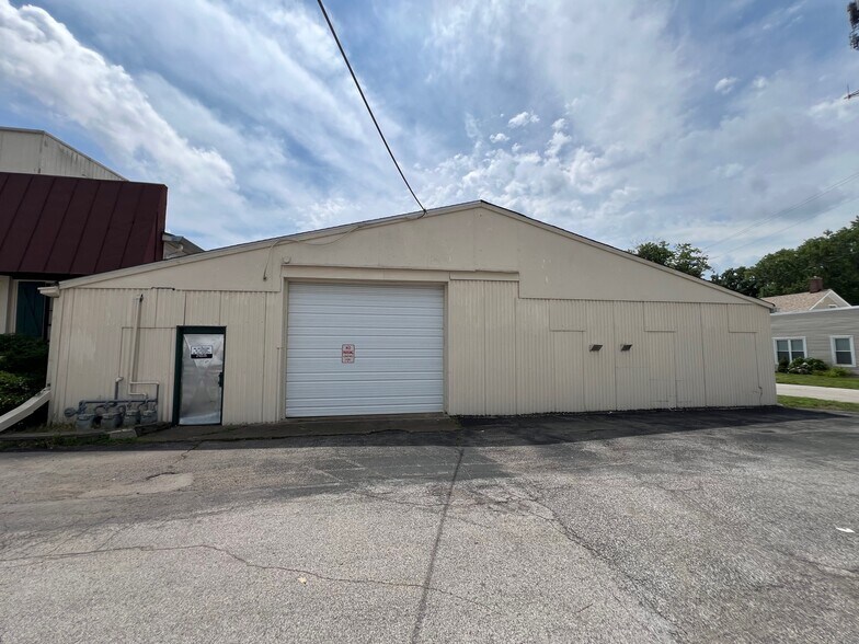 120-136 Iowa Ave, Belleville, IL à louer - Photo de l’immeuble – Image 3 sur 3