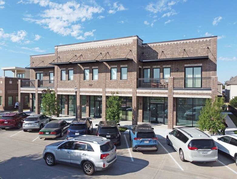 767 W Main St, Coppell, TX à vendre - Photo de l’immeuble – Image 1 sur 66