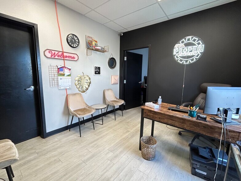 9805 Horton Rd SW, Calgary, AB à louer - Photo de l’immeuble – Image 3 sur 5