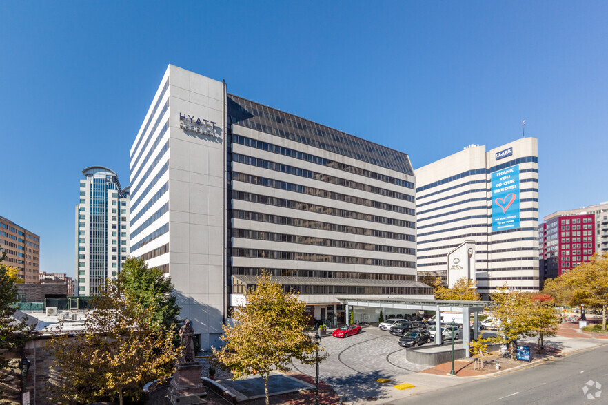 7400 Wisconsin Ave, Bethesda, MD à louer - Photo de l’immeuble – Image 1 sur 5