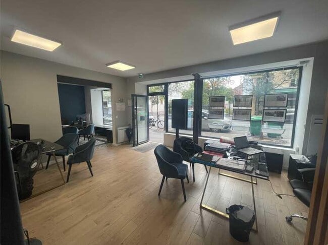 Plus de détails pour Local commercial à louer