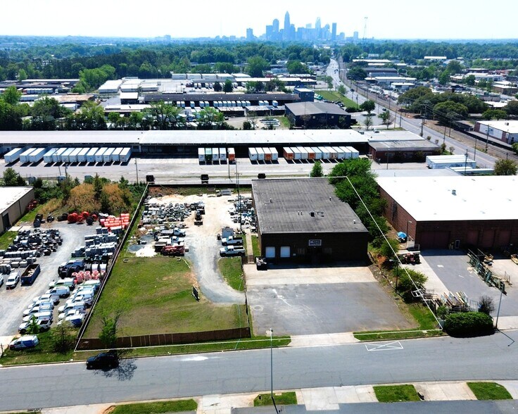 1511 Ameron Dr, Charlotte, NC à louer - Photo principale – Image 1 sur 7