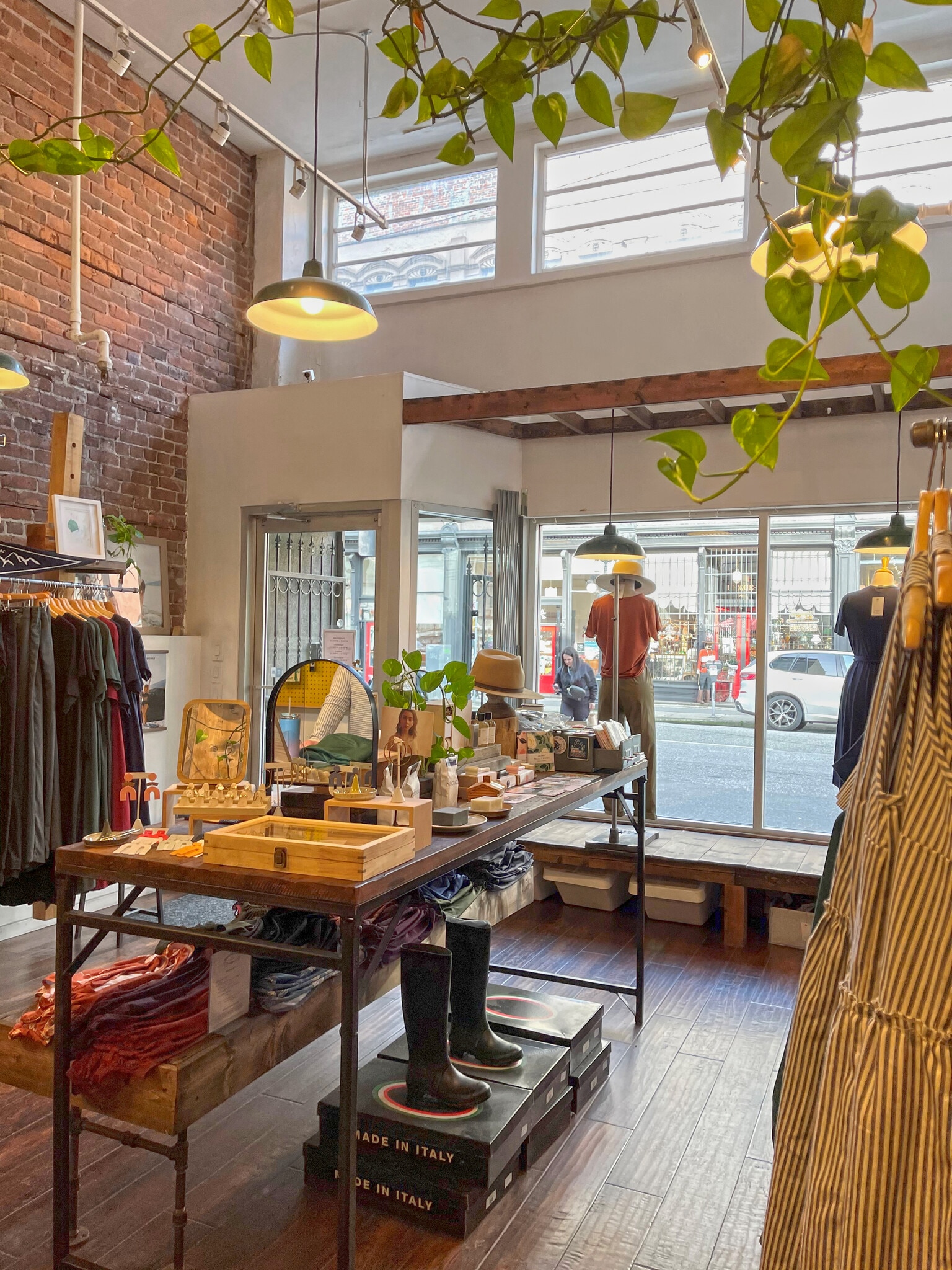 326-330 W Cordova St, Vancouver, BC à louer Photo intérieure– Image 1 sur 3