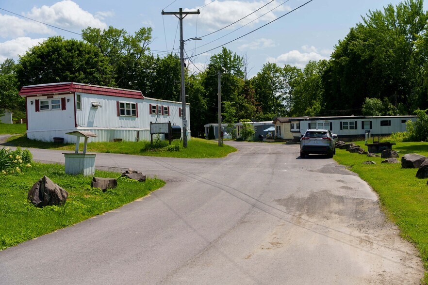 2960 Atlantic Ave, Stottville, NY à vendre - Photo de l’immeuble – Image 2 sur 22