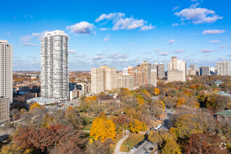 2020 N Lincoln Park West, Chicago, IL - VUE AÉRIENNE  vue de carte