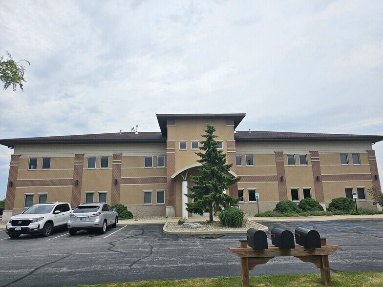 1251 Eastport Centre Dr, Valparaiso, IN à louer - Photo principale – Image 1 sur 6