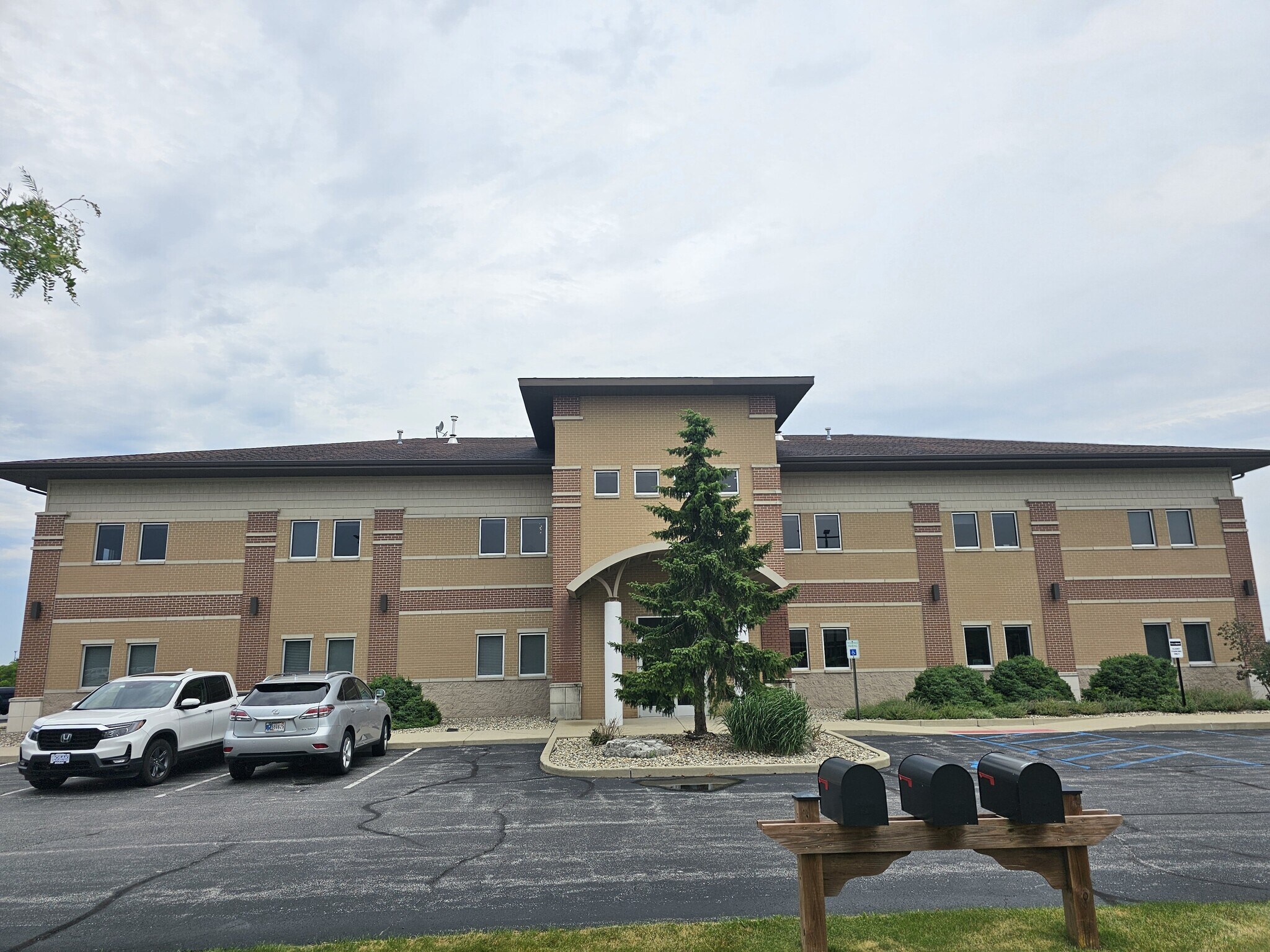 1251 Eastport Centre Dr, Valparaiso, IN à louer Photo principale– Image 1 sur 7