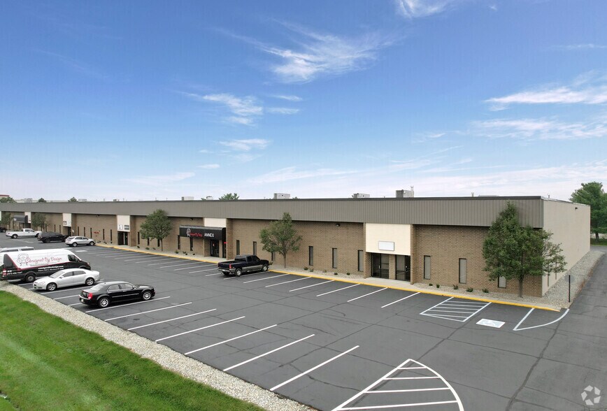 9319-9341 Castlegate Dr, Indianapolis, IN à louer - Photo de l’immeuble – Image 2 sur 6