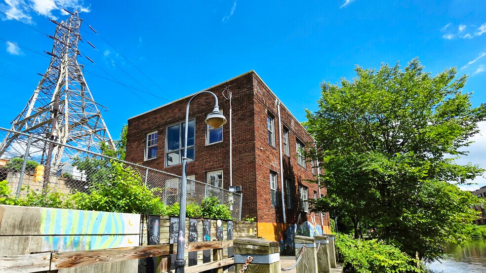 4590 Main St, Manayunk, PA à louer - Photo de l’immeuble – Image 3 sur 15