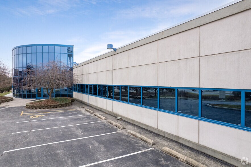 161-175 N Archer Ave, Mundelein, IL à vendre - Photo de l’immeuble – Image 1 sur 5