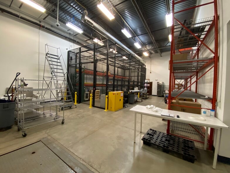 6565 Davis Industrial Pky, Solon, OH à louer - Photo de l’immeuble – Image 3 sur 6