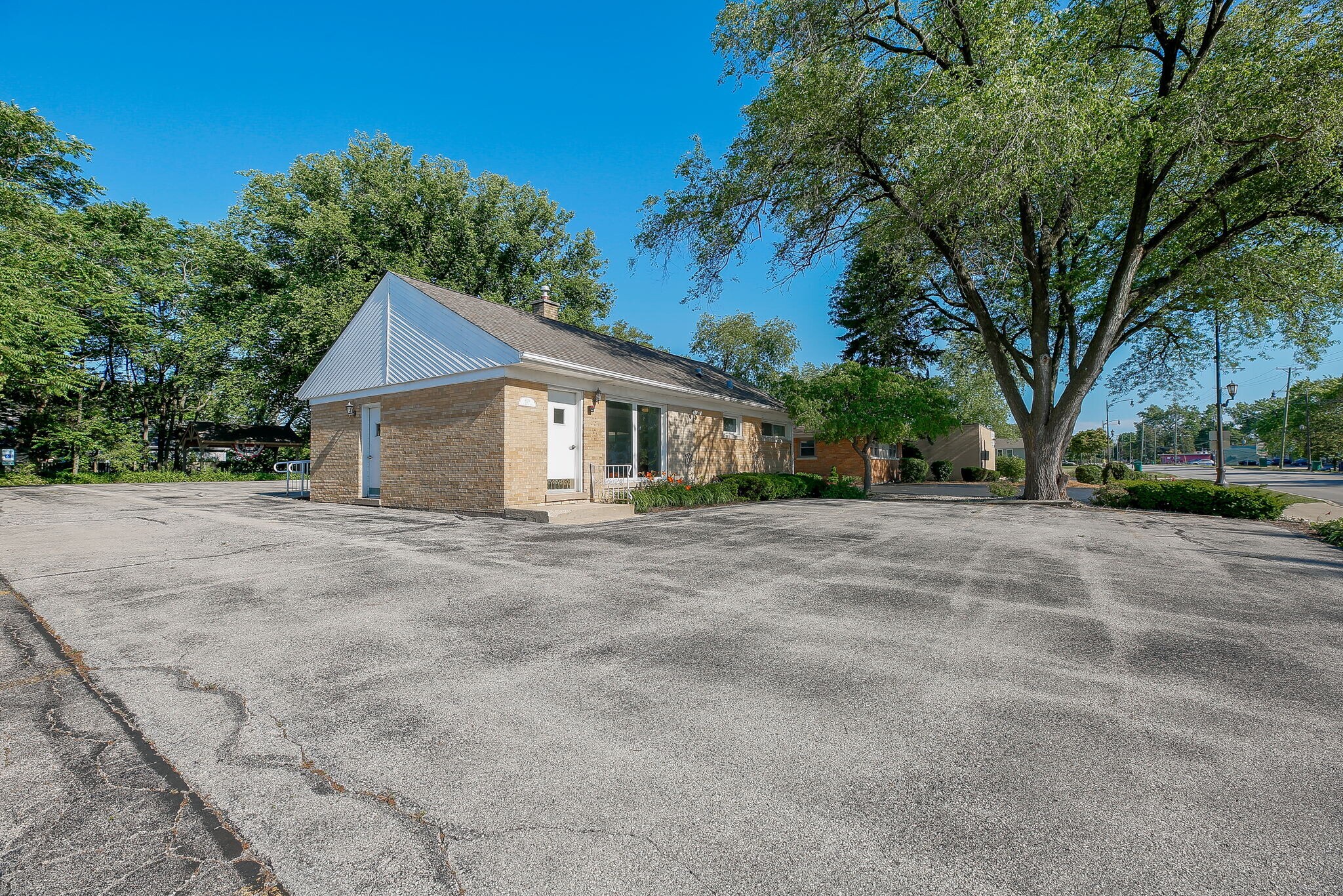 619 S Main St, Lombard, IL à vendre Photo principale– Image 1 sur 75