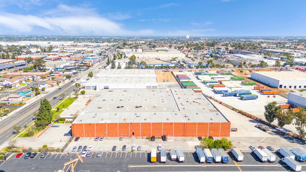 240 E Rosecrans Ave, Gardena, CA à vendre - Photo de l’immeuble – Image 3 sur 8