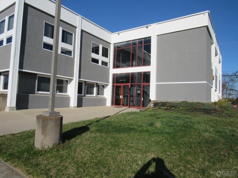 983 State Route 33 W, Monroe Township, NJ à vendre - Photo principale – Image 1 sur 3