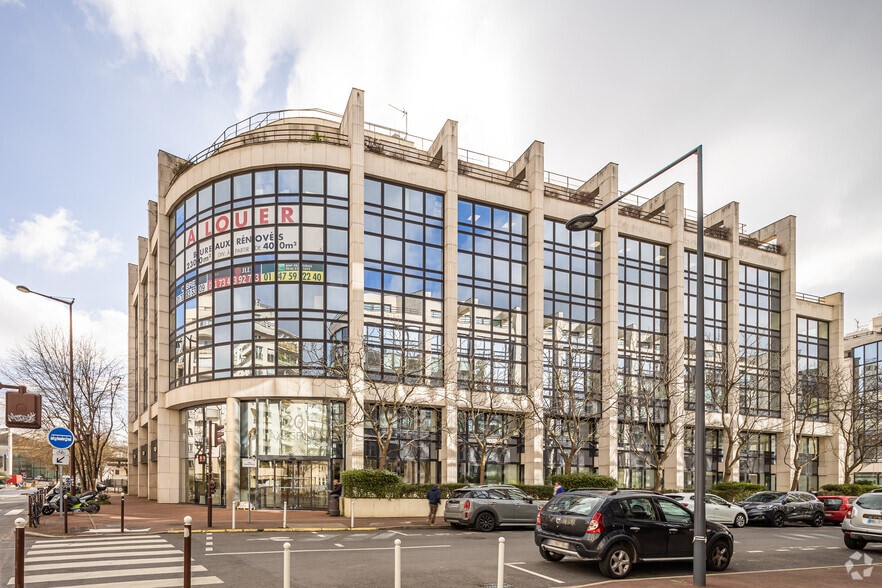 20 Rue Rouget De Lisle, Issy-les-Moulineaux à louer - Photo de l’immeuble – Image 2 sur 4