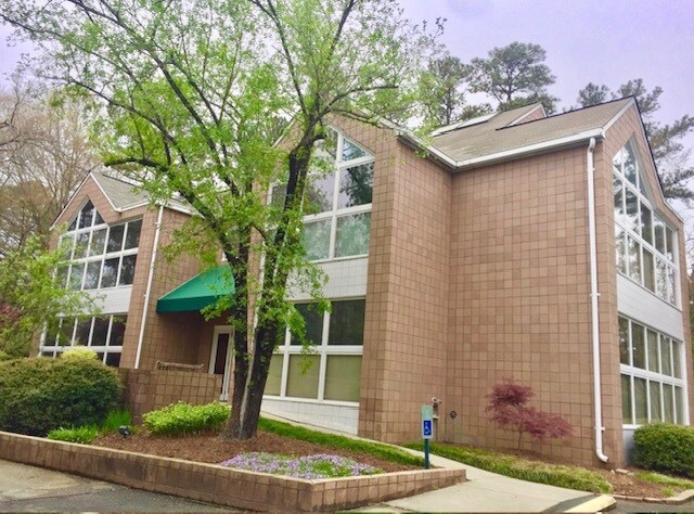 976 Martin Luther King Jr Blvd, Chapel Hill, NC à louer Photo de l’immeuble– Image 1 sur 5