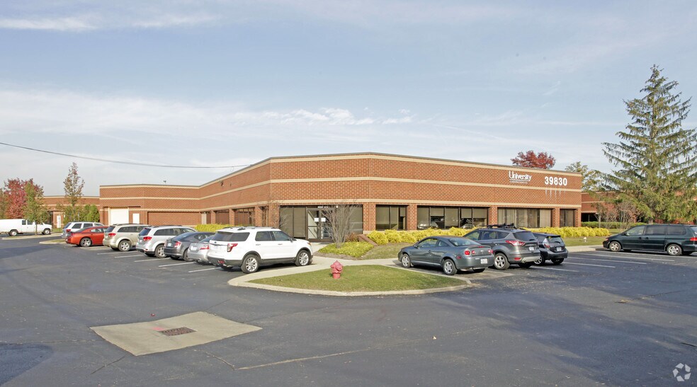 39830 Grand River Ave, Novi, MI à louer - Photo de l’immeuble – Image 2 sur 9