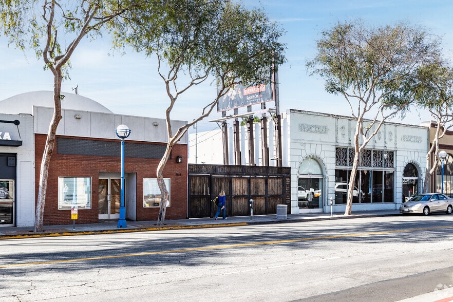 7624-7626 Santa Monica Blvd, West Hollywood, CA à louer - Photo de l’immeuble – Image 3 sur 12