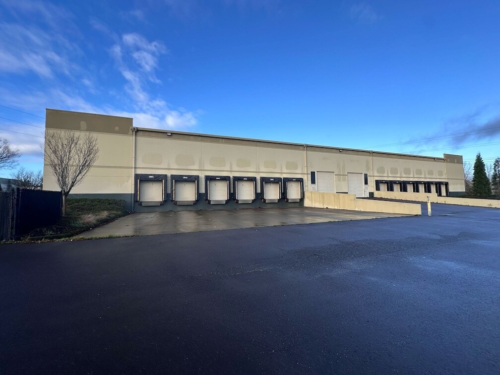 14816 SW Century Dr, Sherwood, OR à louer Photo de l’immeuble– Image 1 sur 6