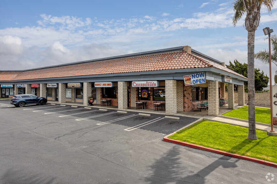 6011-6033 Warner Ave, Huntington Beach, CA à louer - Photo principale – Image 1 sur 5