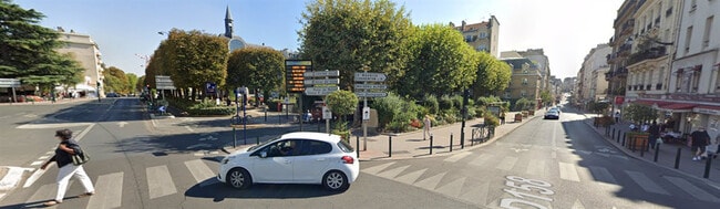 Plus de détails pour Local commercial à louer